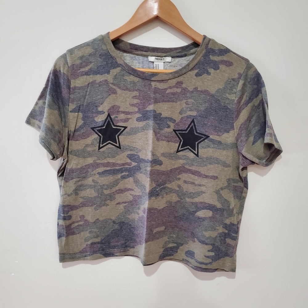 BNWOT Forever21 camoflauge stars tee shirt
